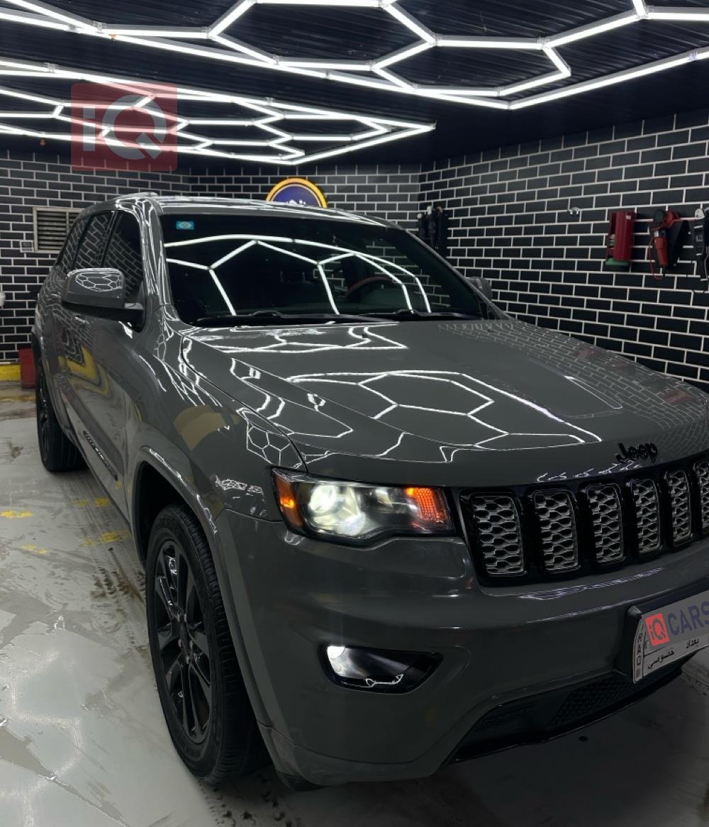 جیپ گراند شیرۆکی